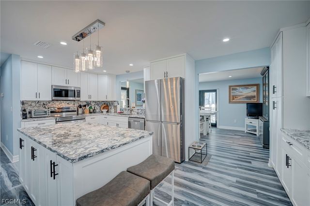 1089 N Town And River DR, Fort Myers, FL 33919