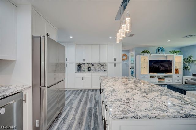 1089 N Town And River DR, Fort Myers, FL 33919