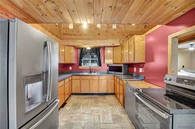 10043 Dutch Hill Road, Ashford, NY 14171