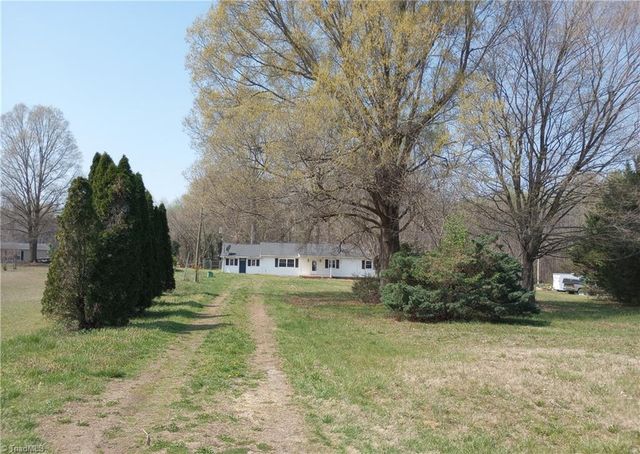 4077 Ramseur Julian Road, Liberty, NC 27298