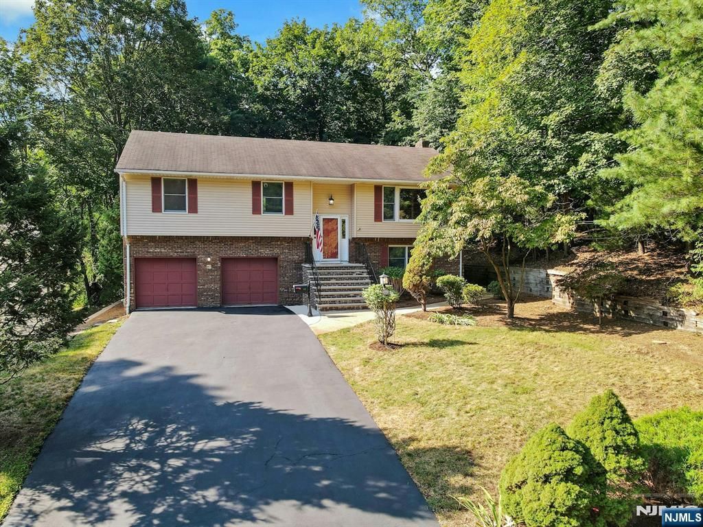 112 Moffatt Road, Mahwah, NJ 07430