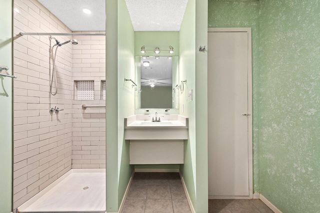 9409 Braeburn GLN, Austin, TX 78729