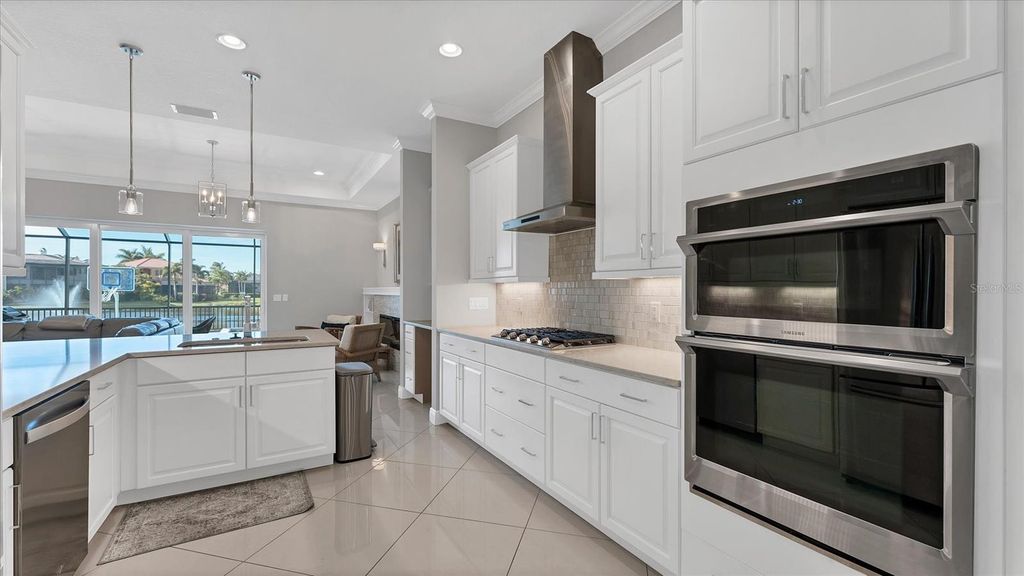 Image 19 of property listing at 6204 TROPHY LANE, Bradenton, FL 34210