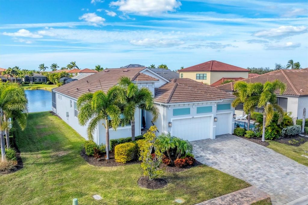 Image 6 of property listing at 6204 TROPHY LANE, Bradenton, FL 34210