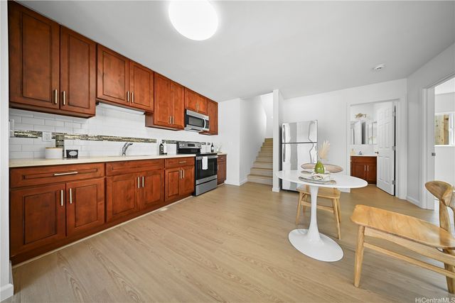 1633 10th Avenue Apt B, Honolulu, HI 96816