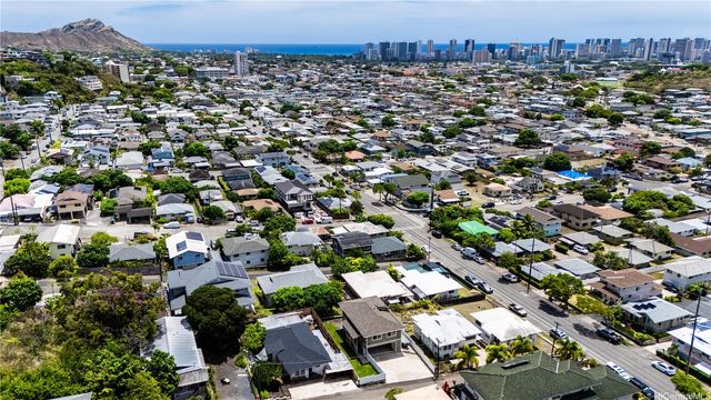 1633 10th Avenue Apt B, Honolulu, HI 96816