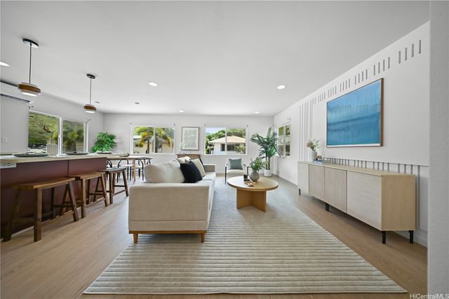 1633 10th Avenue Apt B, Honolulu, HI 96816