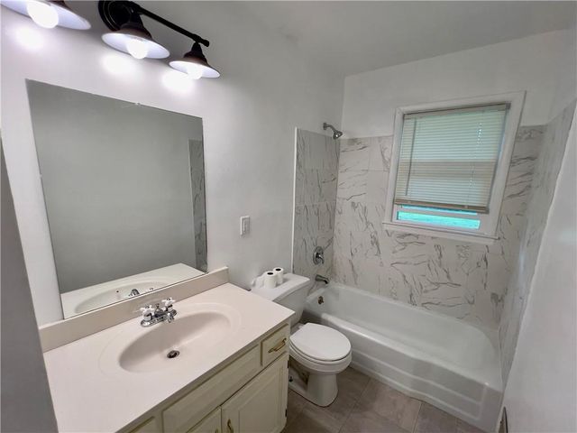 204 N Park Drive, Belton, MO 64012