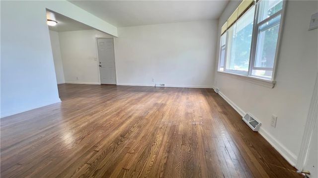 204 N Park Drive, Belton, MO 64012