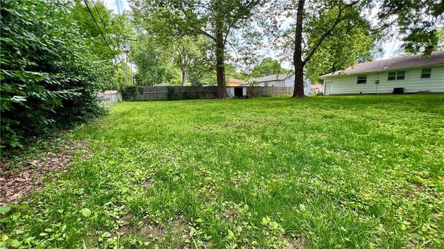 204 N Park Drive, Belton, MO 64012