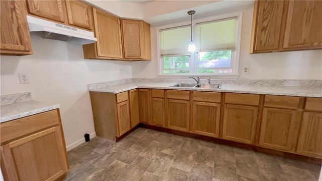 204 N Park Drive, Belton, MO 64012