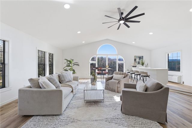 578 County Road 227, Eureka Springs, AR 72631