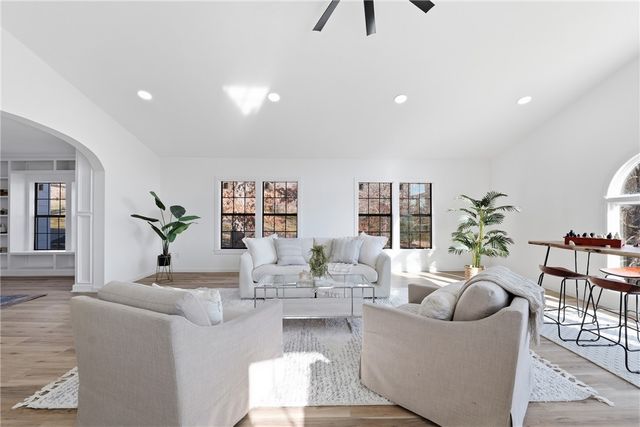 578 County Road 227, Eureka Springs, AR 72631