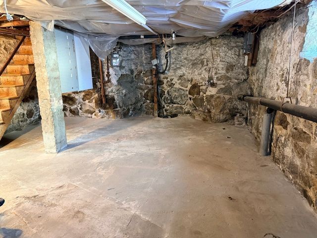 79 Lawrence St, Salem, MA 01970