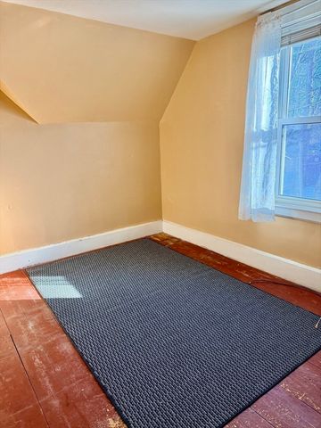 79 Lawrence St, Salem, MA 01970