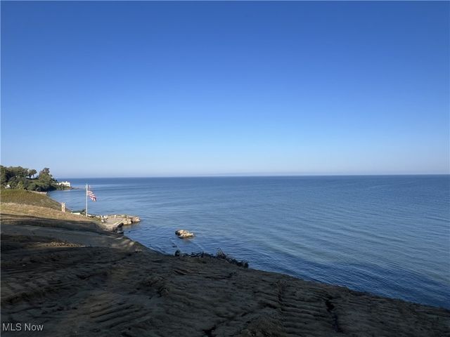 2663 Lake Road, Conneaut, OH 44030