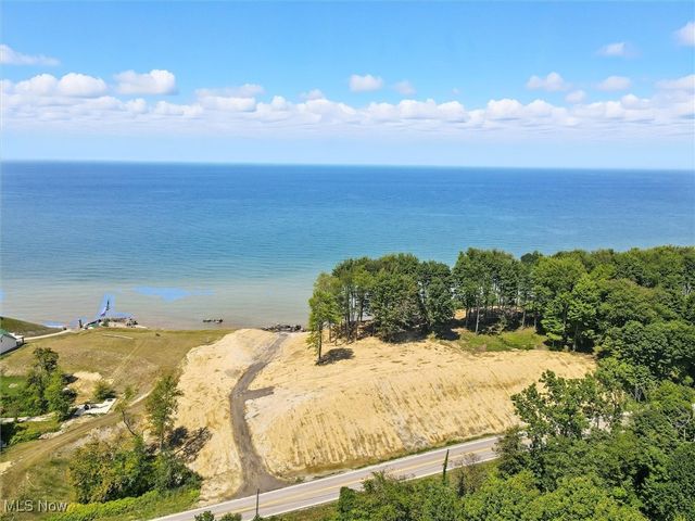 2663 Lake Road, Conneaut, OH 44030