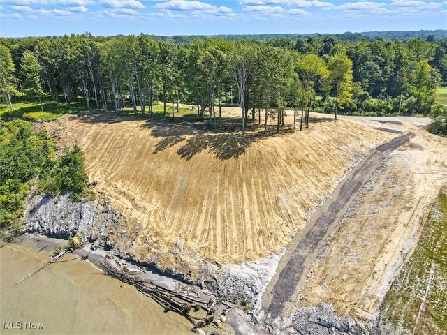 2663 Lake Road, Conneaut, OH 44030