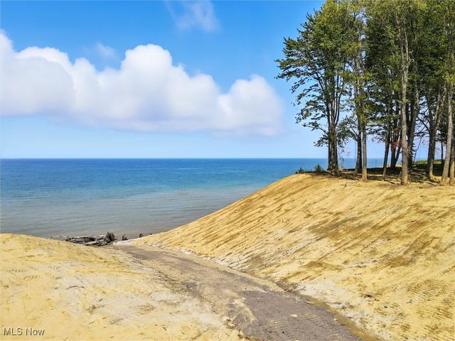 2663 Lake Road, Conneaut, OH 44030