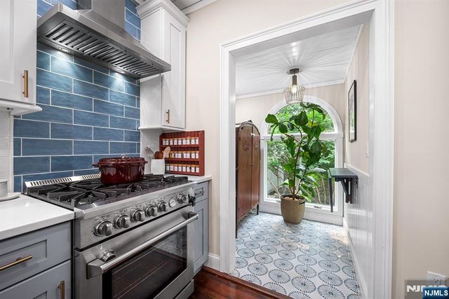 40 W Oak Street, Ramsey, NJ 07446