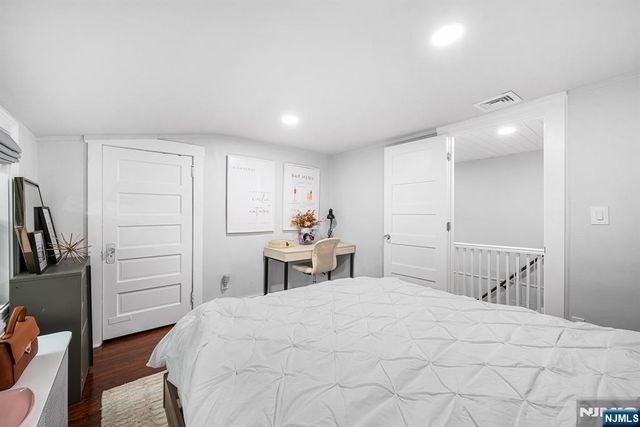 40 W Oak Street, Ramsey, NJ 07446