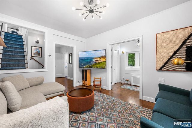 40 W Oak Street, Ramsey, NJ 07446