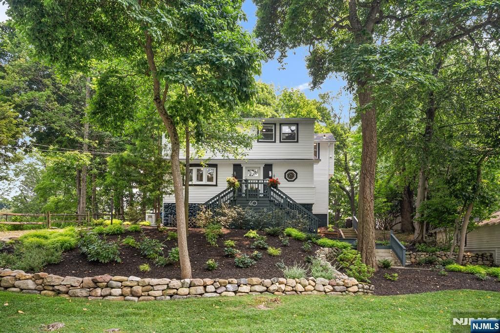 40 W Oak Street, Ramsey, NJ 07446