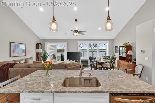 5847 Scenic Bluff Drive 28, Brighton, MI 48116