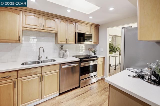 2424 Tice Creek Dr. 2, Walnut Creek, CA 94595