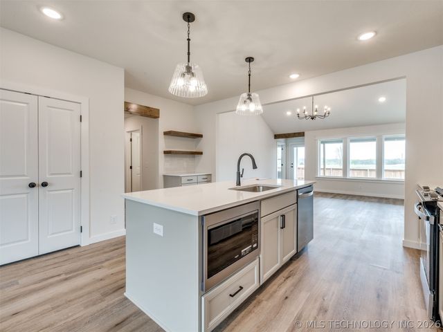 3461 E 153rd Street S, Bixby, OK 74008