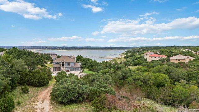378 Oak Shores Dr, Canyon Lake, TX 78133