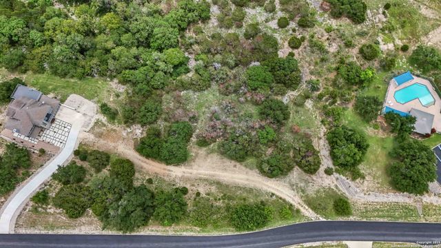 378 Oak Shores Dr, Canyon Lake, TX 78133