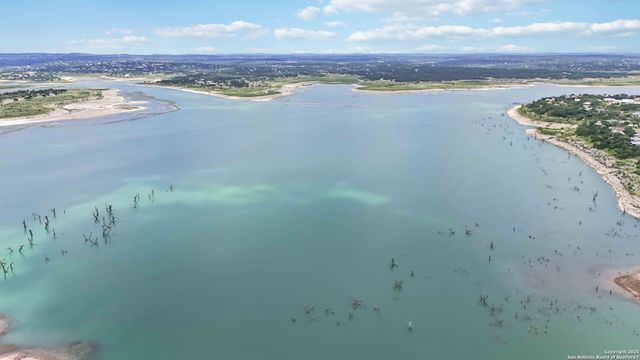 378 Oak Shores Dr, Canyon Lake, TX 78133
