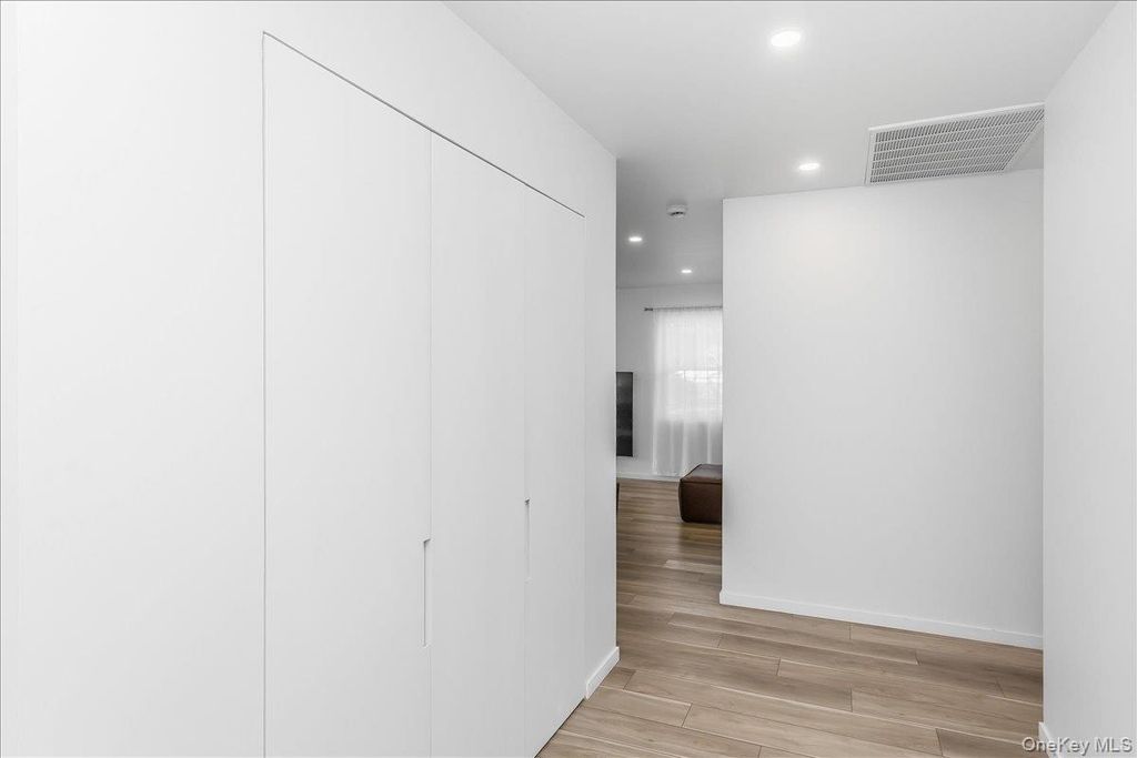 9 Empire Court, Dix Hills, NY 11746 — photo 5
