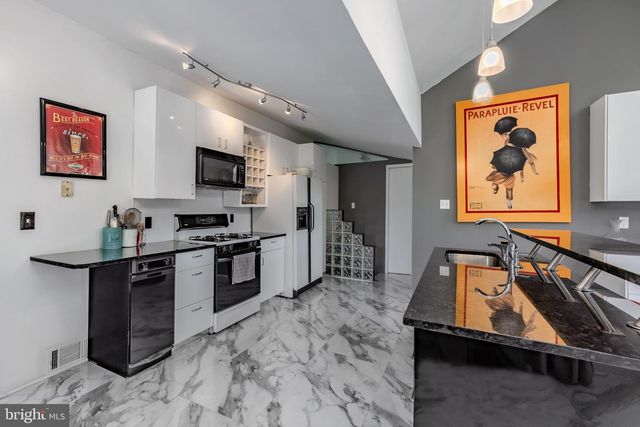 922 LONGWOOD AVE, Cherry Hill, NJ 08002