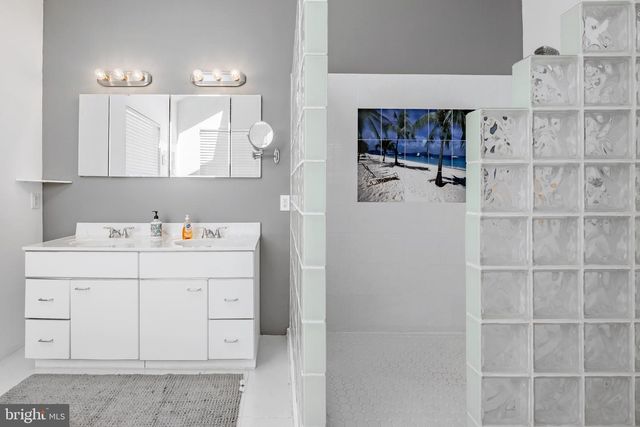 922 LONGWOOD AVE, Cherry Hill, NJ 08002