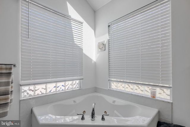 922 LONGWOOD AVE, Cherry Hill, NJ 08002