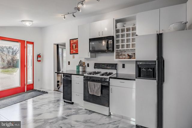 922 LONGWOOD AVE, Cherry Hill, NJ 08002