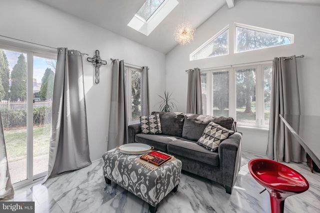 922 LONGWOOD AVE, Cherry Hill, NJ 08002