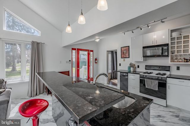 922 LONGWOOD AVE, Cherry Hill, NJ 08002