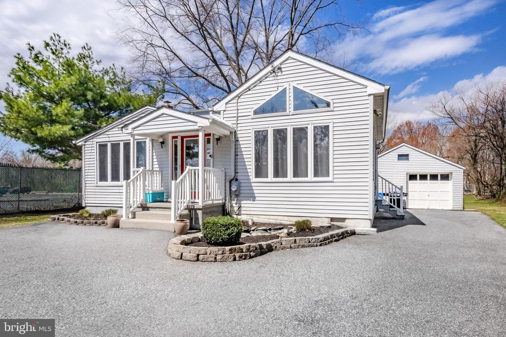 922 LONGWOOD AVE, Cherry Hill, NJ 08002