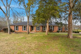 1706 Wiltshire Dr, Murfreesboro, TN 37129