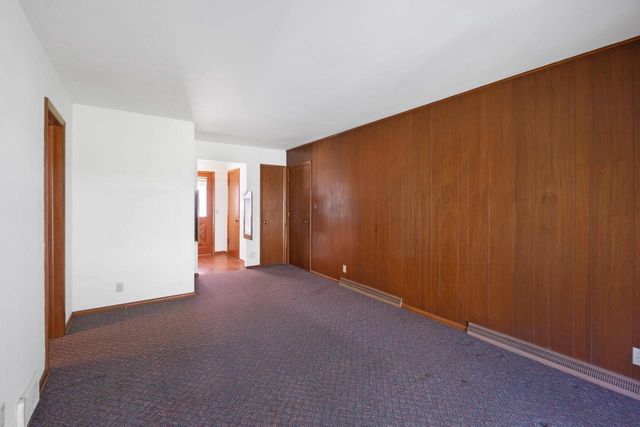 910 Cavalier DRIVE, Waukesha, WI 53186