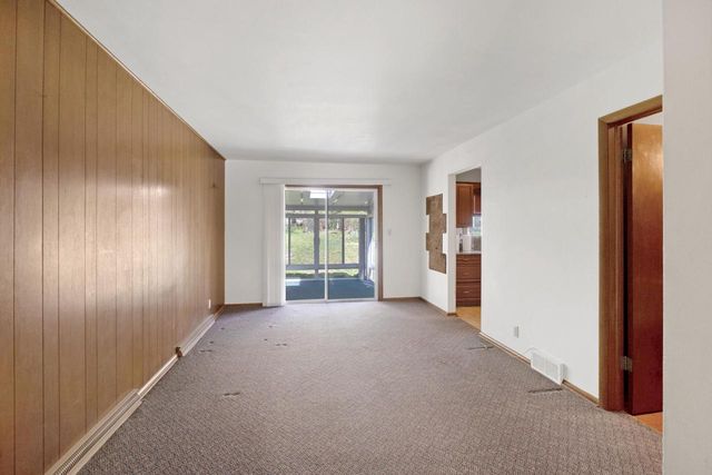 910 Cavalier DRIVE, Waukesha, WI 53186