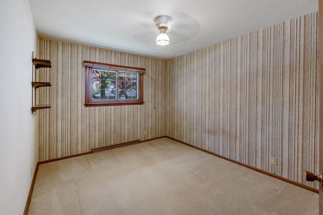 910 Cavalier DRIVE, Waukesha, WI 53186