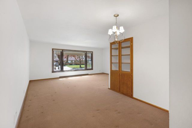 910 Cavalier DRIVE, Waukesha, WI 53186