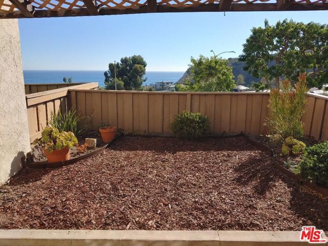 23918 De Ville Way B, Malibu, CA 90265