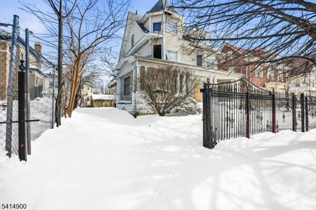 16 Ingraham Pl, Newark City, NJ 07108 — photo 4