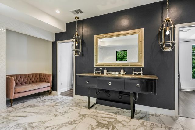 1304 Navasota ST, Austin, TX 78702