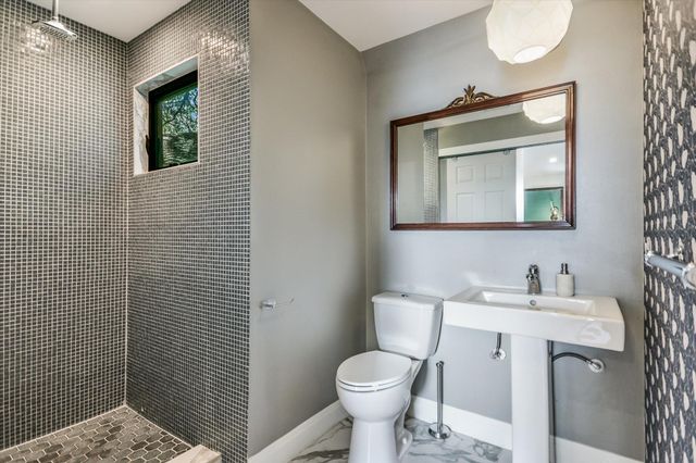 1304 Navasota ST, Austin, TX 78702